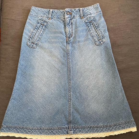 Cute middle length jeans with some laces. Very good used condition. - Picture 3 of 4